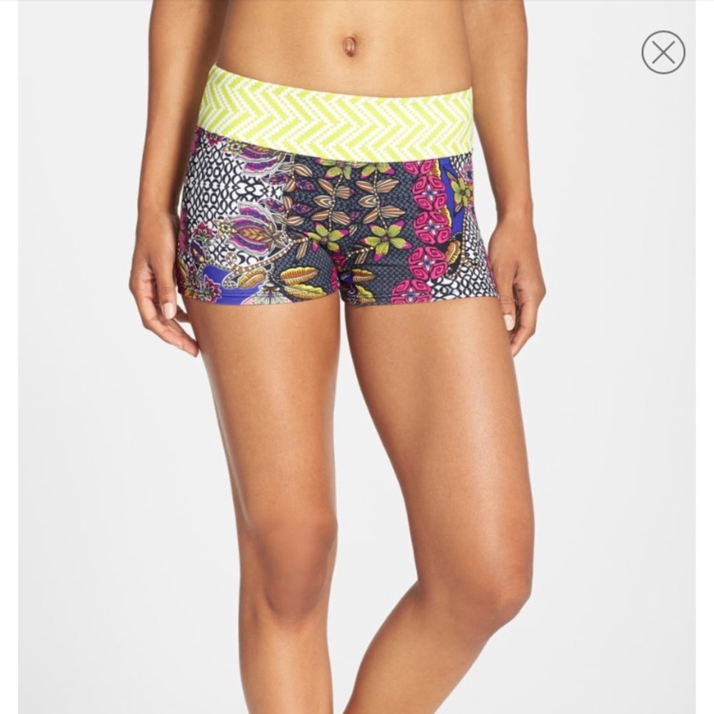 NWT Onzie Fitness Shorts Print